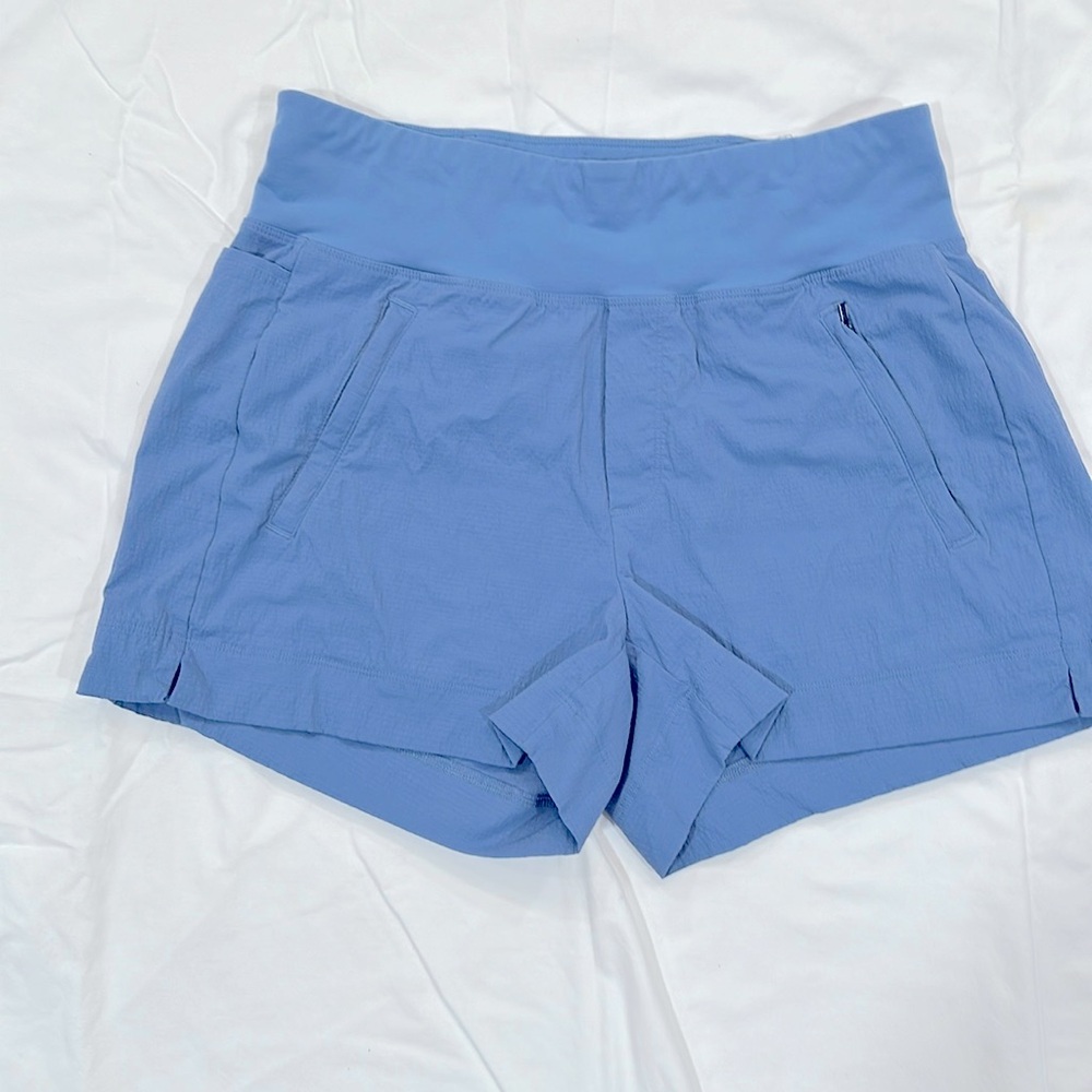 Athelta Trekkie shorts cornflower blue women’s size 4